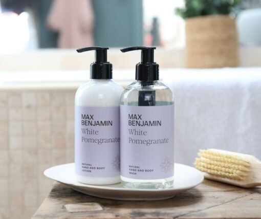 WHITE POMEGRANATE
Aromatinio prausiklio ir losjono rinkinys